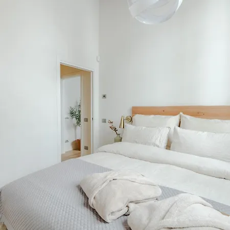 Casa Lazzaro Contemporary Ground Floor Apartment *